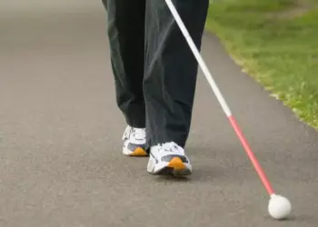 Presentan primeras tarjetas de débito para personas con discapacidad visual en Venezuela