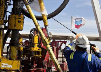 EEUU extiende plazo para que Chevron liquide operaciones en Venezuela