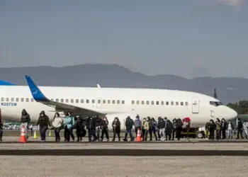 EEUU prevé que vuelos de deportación de migrantes a Venezuela serán constantes