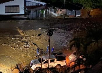 Lluvias causan inundaciones en varios sectores de La Guaira