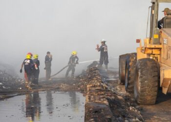 Extinción de incendio en Maracaibo avanza en 70% tras más de 24 horas