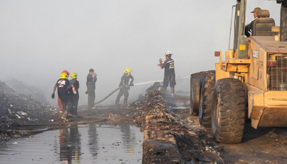 Extinción de incendio en Maracaibo avanza en 70% tras más de 24 horas