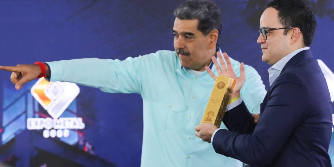 Maduro entrega una tonelada de lingotes de oro al BCV para reservas internacionales