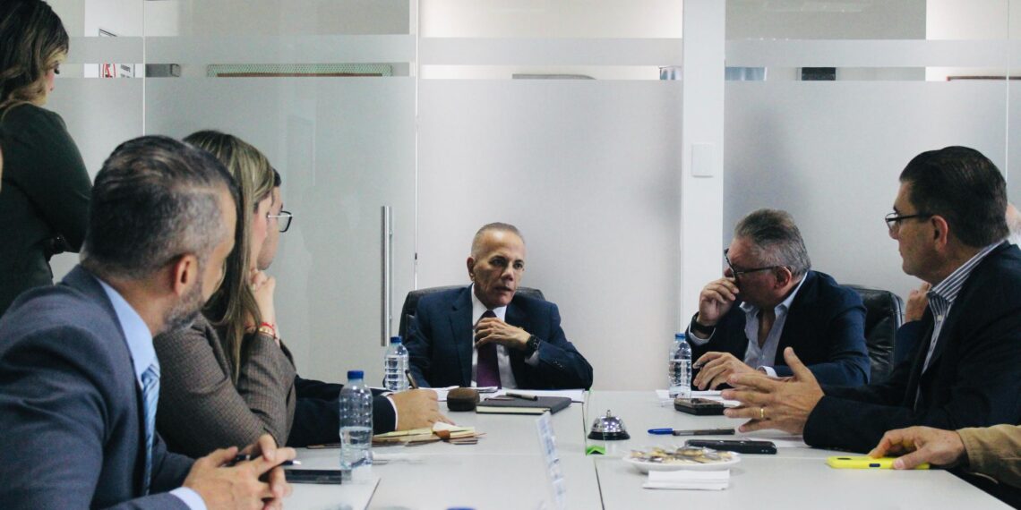 Manuel Rosales evaluó con la Cámara Petrolera el impacto negativo de las sanciones