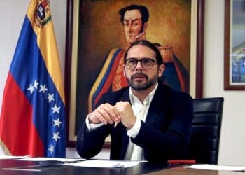 Freddy Ñáñez: Extrema derecha solicitó deportación de venezolanos a El Salvador