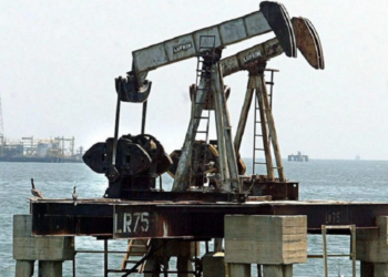 Reuters: Petróleo subirá por tercera semana consecutiva por presión de EEUU sobre Venezuela e Irán