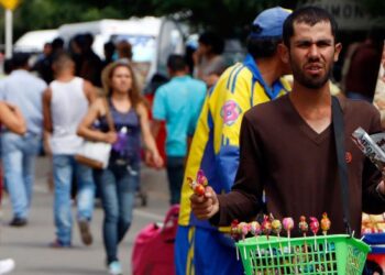 Trino Márquez: Informalidad laboral en Venezuela oscila entre el 55 y 60%