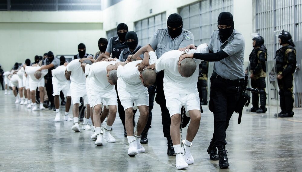 Machado y González Urrutia piden evitar «injusta criminalización» de migrantes venezolanos