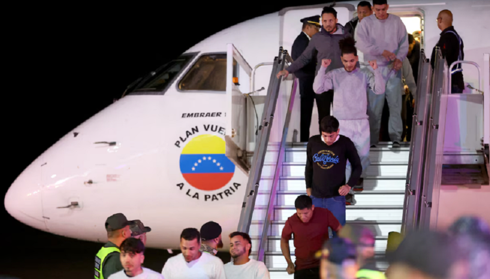 EEUU amenaza al gobierno con “sanciones más severas” si no acepta vuelos de deportación