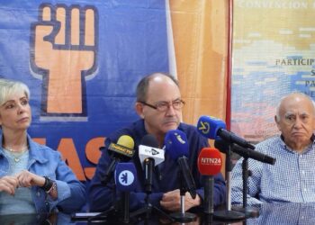 Felipe Mujica: Venezolanos en EEUU corren el riesgo de ser perseguidos amenazados y expulsados