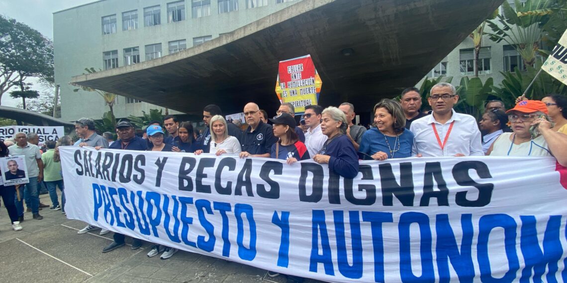 Comunidad universitaria de la UCV marcha en defensa de sus derechos y por un ajuste salarial