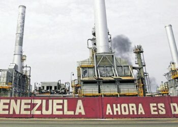 China paraliza compra de petróleo venezolano tras medidas de EEUU