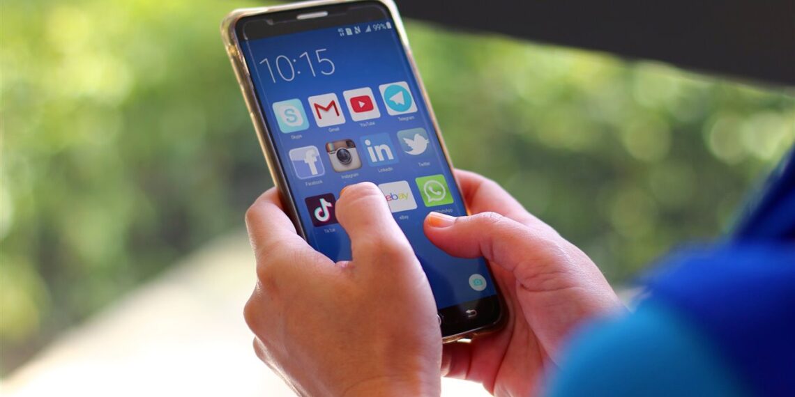 Activan número telefónico para reportar abusos y deportaciones de migrantes venezolanos en EE.UU.