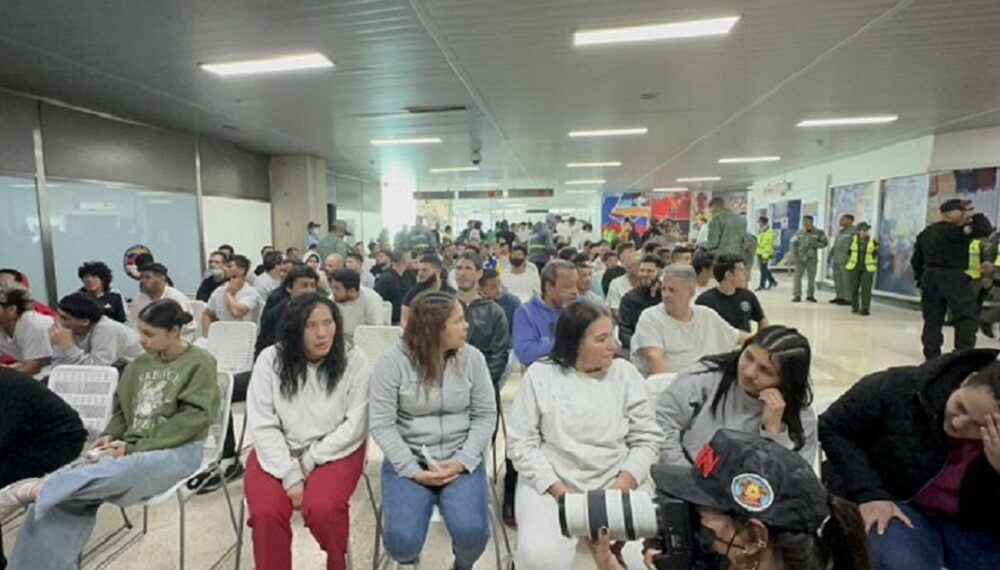 Llegaron al país en avión de EEUU otros 175 venezolanos deportados