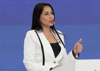 Candidata de Ecuador dice que reconocerá al gobierno de Maduro si gana la presidencia
