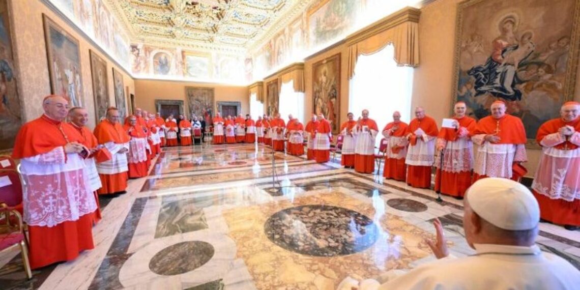 Cardenales suspenden celebraciones de beatificación hasta que se elija un nuevo pontífice