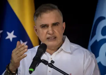 Saab acusó a Bukele de incurrir en trata de personas: Está cobrando millones por encarcelar venezolanos en El Salvador