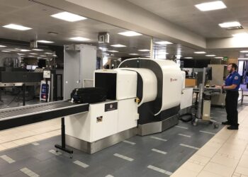 Endurecen controles en aeropuertos de EEUU: Pasajeros sin REAL ID podrían quedar abajo del vuelo