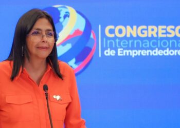 Delcy Rodríguez rechaza estimaciones del FMI sobre contracción del PIB del país