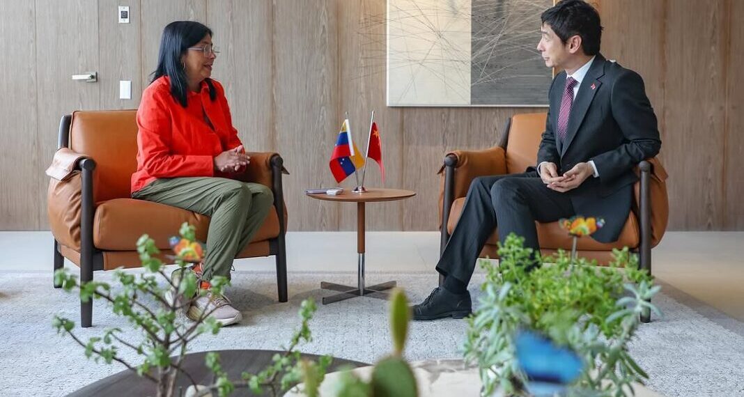 Delcy Rodríguez y embajador chino fortalecen mecanismos de cooperación