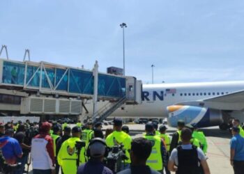 Más venezolanos deportados por EEUU llegarán jueves y viernes en 2 aviones, uno estadounidense