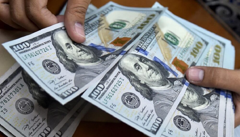 El dólar oficial superó los 80 bolívares