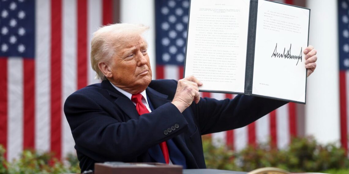 Trump impone aranceles globales: El de Venezuela será de 15%