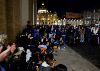 Más de 128.000 personas han visitado la capilla ardiente del papa Francisco