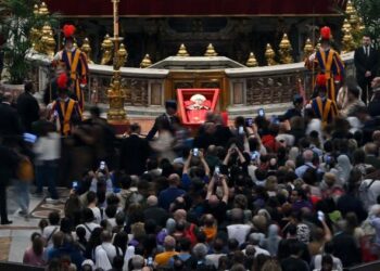 Casi 50.000 personas han despedido al papa Francisco en la basílica de San Pedro