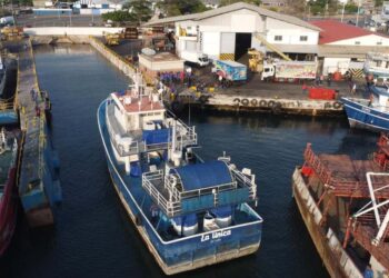 Paralizada flota pesquera industrial y artesanal por aumento del precio de gasoil