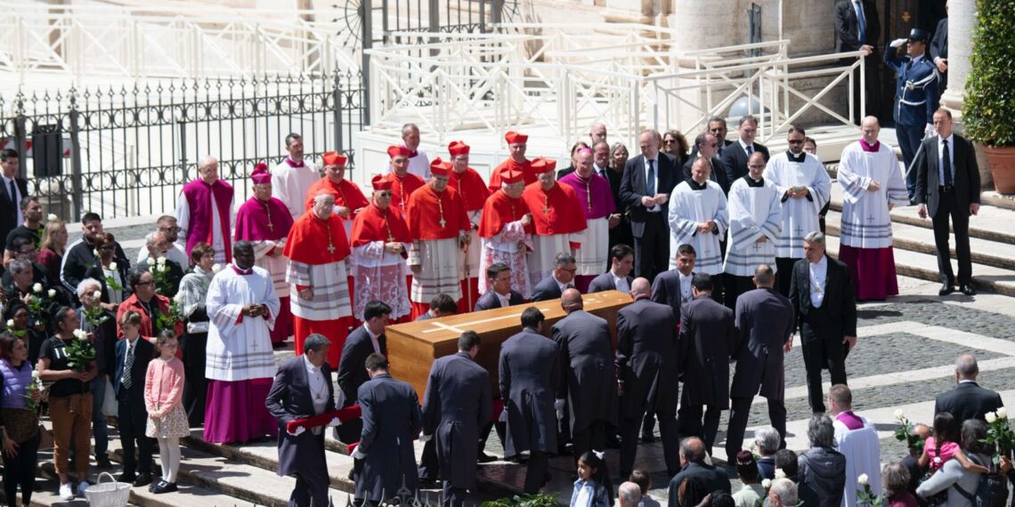 El papa Francisco ya descansa en su última morada