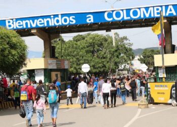 Petro advierte que 5 millones de venezolanos pueden emigrar si EEUU sigue presionando al país