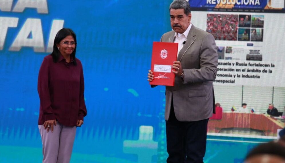 Maduro anuncia que este 8 de abril firmará un decreto de emergencia económica