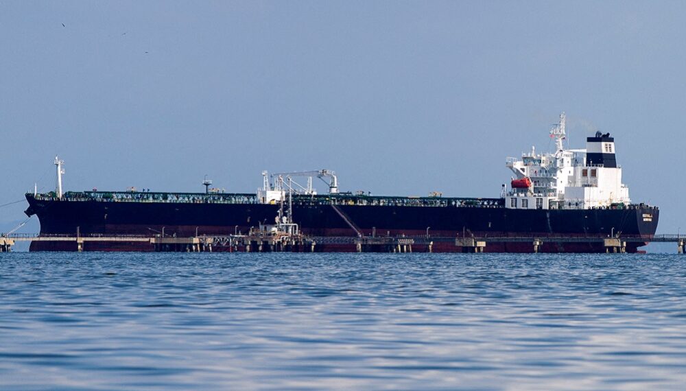 Reuters: PDVSA suspendió autorizaciones de carga de petróleo a Chevron
