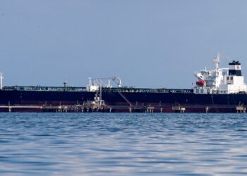 Reuters: PDVSA suspendió autorizaciones de carga de petróleo a Chevron