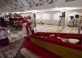 El Vaticano difundió primeras imágenes del papa Francisco en el féretro
