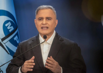 Saab tilda de «cínica» la propuesta de canje de Bukele a Maduro y pide fe de vida de los 252 venezolanos