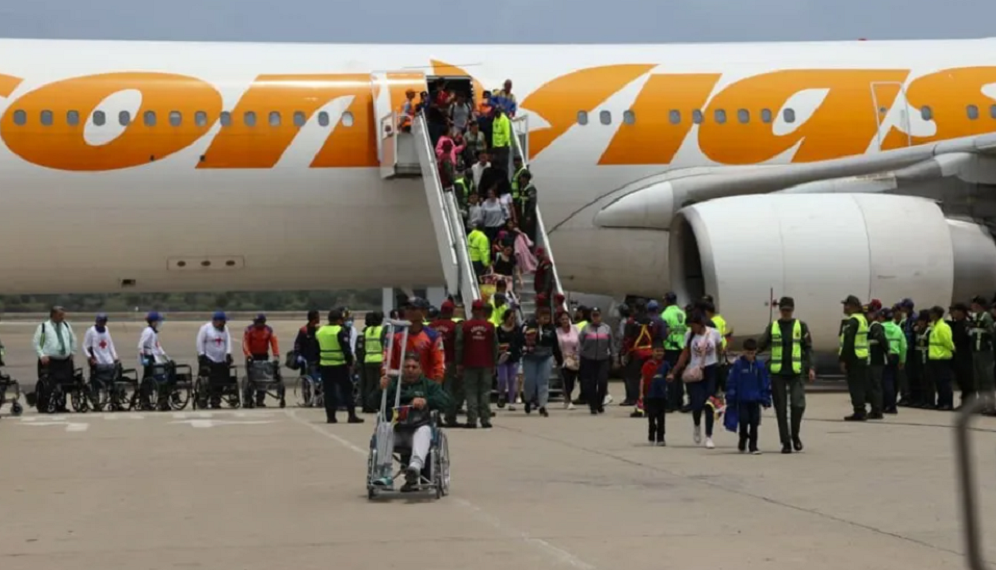 Maduro anunció que avión viajará el jueves a México para «rescatar» a 300 migrantes