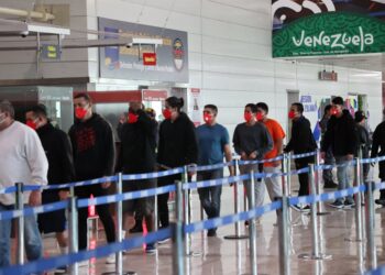 Total de retornados subió a más de 2.500 con los 369 deportados por EEUU que llegaron esta semana