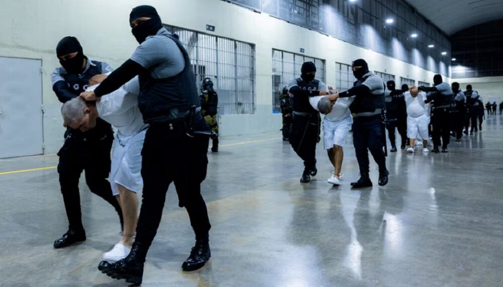 Venezolanos que EEUU deportaría por Ley de tiempos de guerra tienen 12 horas para decidir si apelan