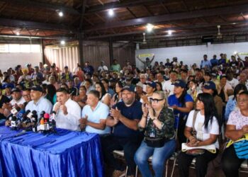 Alcaldes opositores y sociedad civil proponen a Ecarri asumir candidatura a la gobernación de Aragua