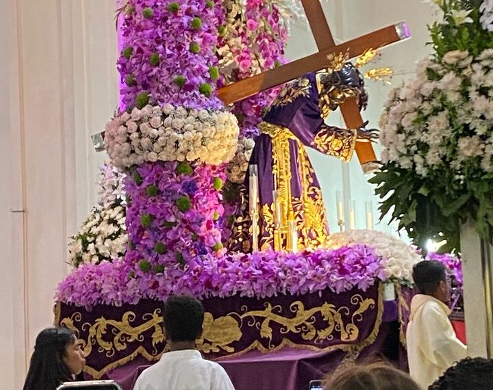 Feligreses abarrotaron Basílica de Santa Teresa  para venerar al Nazareno de San Pablo