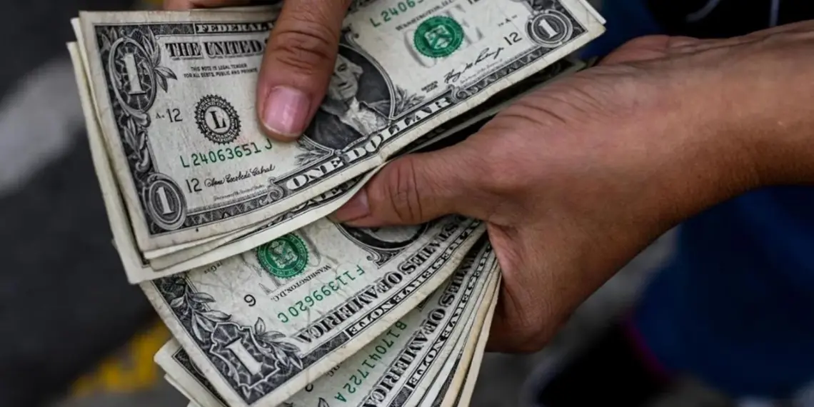 Precio del dólar paralelo supera nuevamente los 100 bolívares
