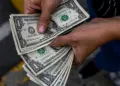 Precio del dólar paralelo supera nuevamente los 100 bolívares