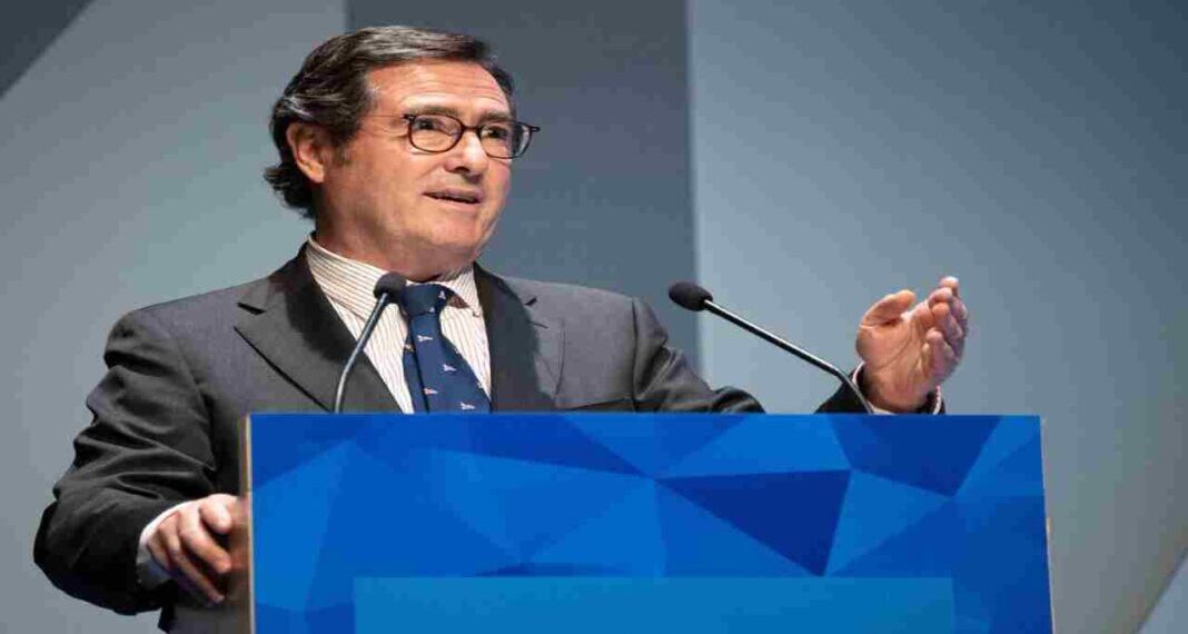 Patronal española pide «actuar desde Europa» ante aranceles de Trump y Repsol en Venezuela