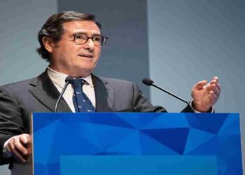 Patronal española pide «actuar desde Europa» ante aranceles de Trump y Repsol en Venezuela