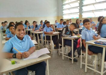 Ministro de Educación se pronuncia sobre el decreto de duelo nacional y las actividades escolares