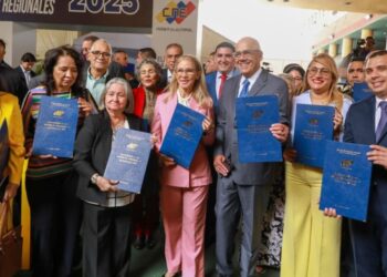 «Vamos a construir a Venezuela»: Maduro reconoce a cada autoridad elegida el 25MAY