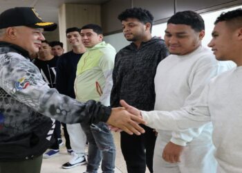 Cabello denunció maltrato de connacionales durante vuelo de retorno al país