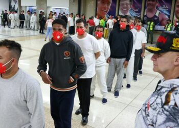 Llegaron otros 195 venezolanos deportados por EEUU